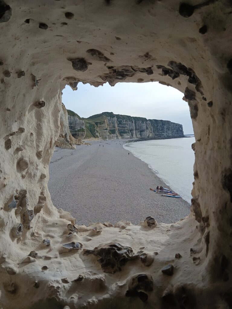 plage de galets en Normandie